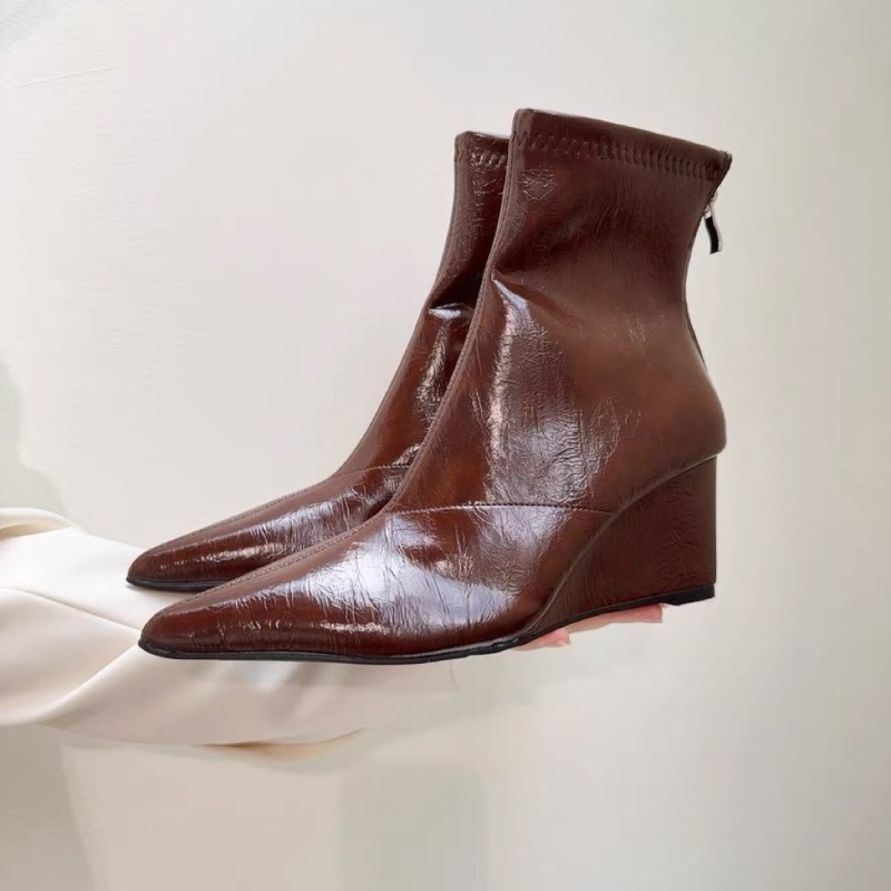 Soft Sole Booties - ウェッジヒールブーツ ファッション ポインテッドトゥ リアジッパー ソフトソール 滑り止め