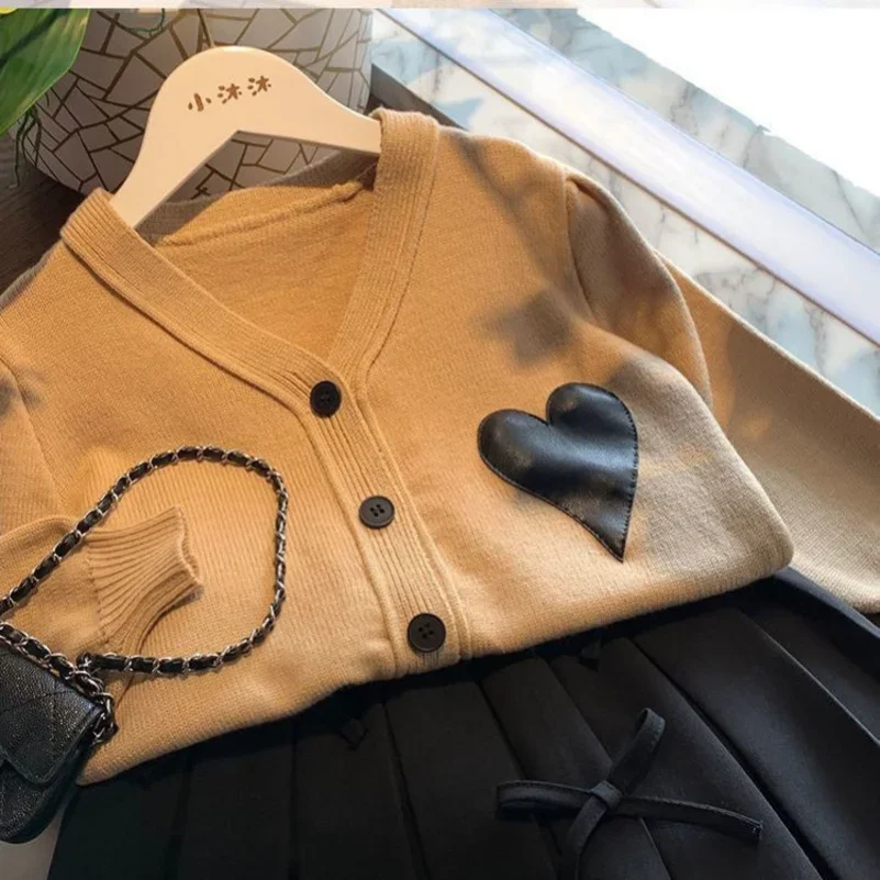 2023 春秋女の子ジャンパー愛カーキ幼児男の子トップスセー - Baby Clothing Jumpers のレビューと価格