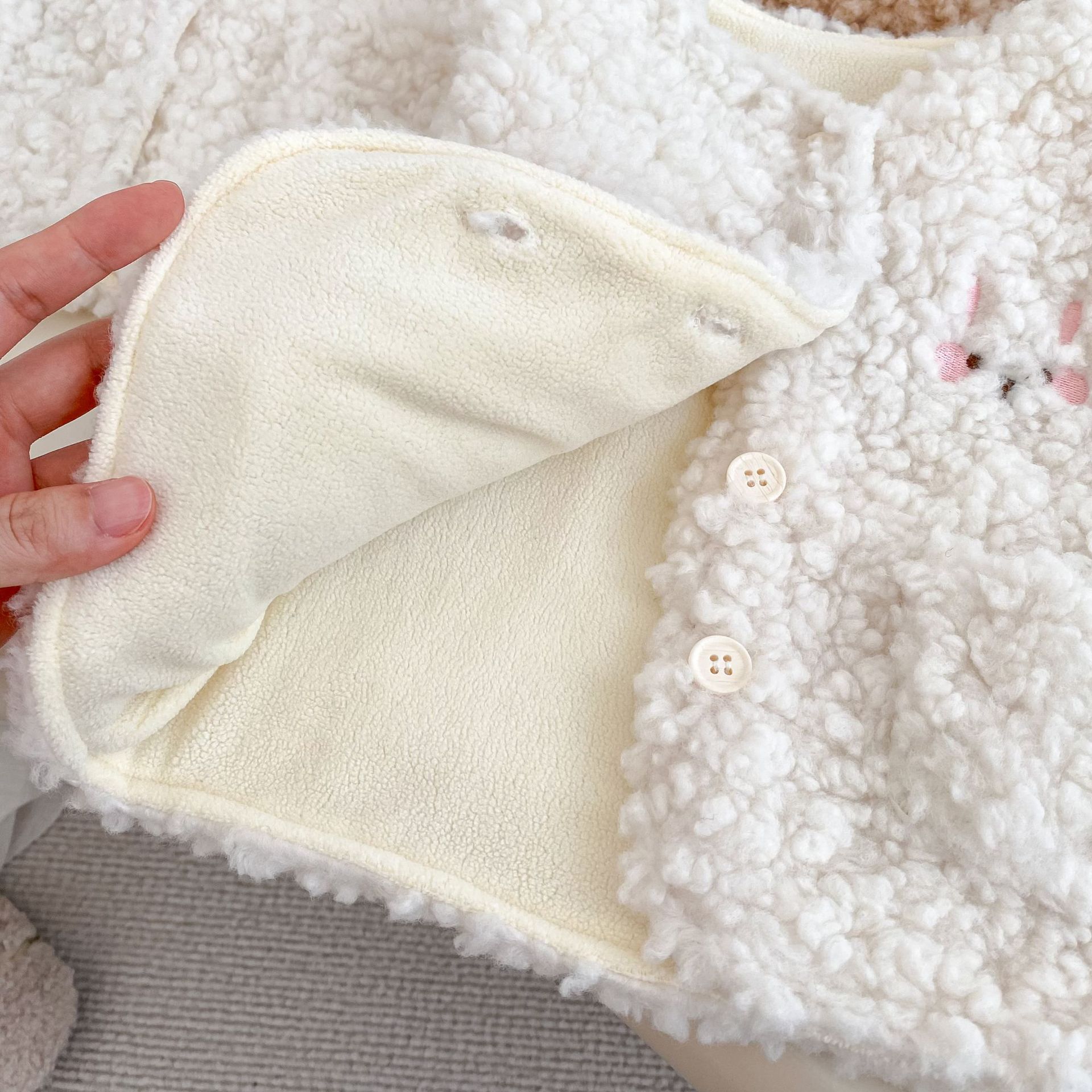 ベビー厚手ベストコート フリース裏地ベスト 漫画冬服 キュー - Baby Clothing Model のレビューと価格